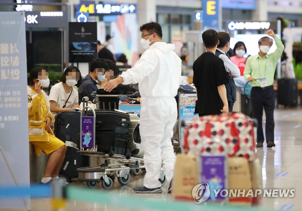 People wait at Incheon International Airport, west of Seoul, on July 31, 2020. (Yonhap)