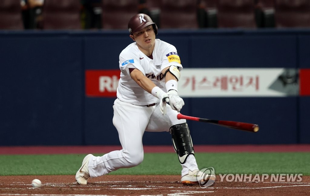 Surging KBO club loses staff ace, starting catcher to injuries