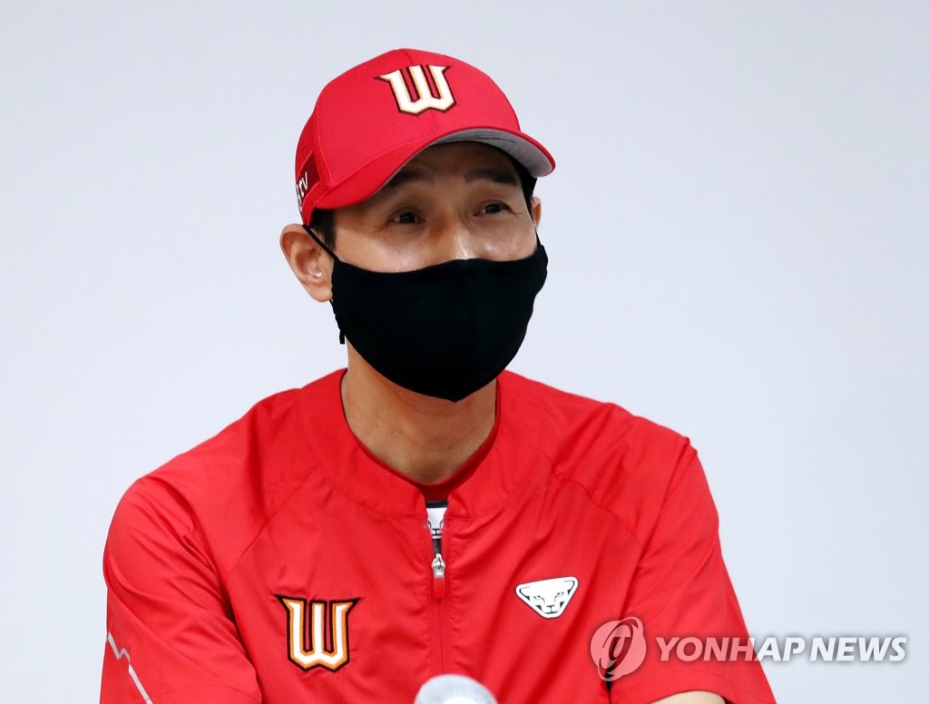 SK Wyverns' manager Youm Kyoung-youb speaks at a press conference before a Korea Baseball Organization regular season game against the LG Twins at SK Happy Dream Park in Incheon, 40 kilometers west of Seoul, on Sept. 1, 2020. (Yonhap)