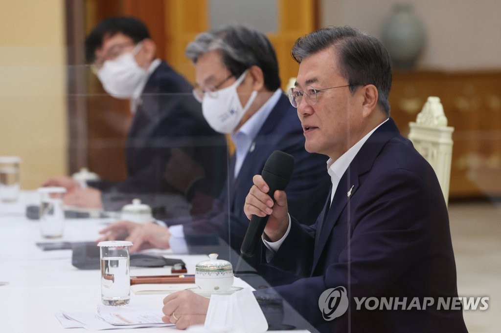 President Moon Jae-in (R) speaks at the start of a meeting with ruling Democratic Party leaders at Cheong Wa Dae in Seoul on Sept. 9, 2020. (Yonhap)