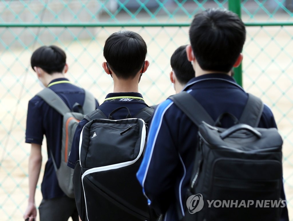 This photo taken on Sept. 21, 2020, shows students wearing face masks at a middle school in Incheon, west of Seoul. (Yonhap)