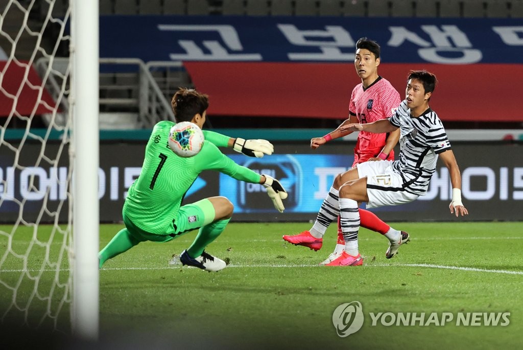 Lee Jeong-hyeop (C) of the South Korean men's senior national football team watches his shot go into the net against the under-23 national team during an exhibition match at Goyang Stadium in Goyang, Gyeonggi Province, on Oct. 9, 2020. (Yonhap)