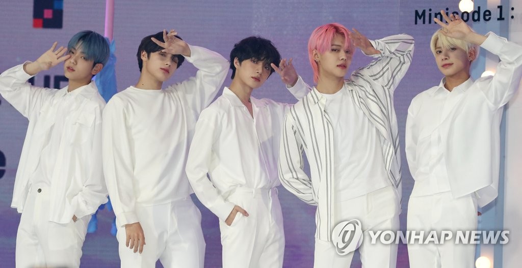 Members of K-pop group Tomorrow X Together pose at a media showcase held in Seoul on Oct. 26, 2020. (Yonhap)