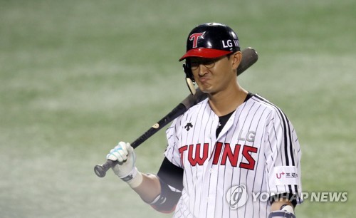 Park Yong-taik sets new KBO record with 2,500 career hits