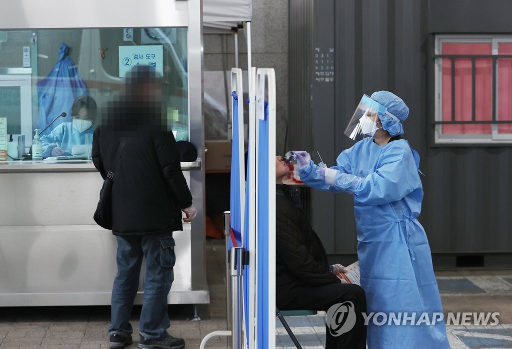 COVID-19 cases top 40,000 amid 3rd wave of infections in S. Korea