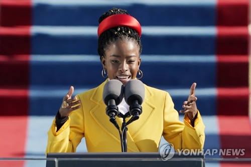 바이든 취임식 축시 흑인여성 '스타덤'…신간출시도 전에 '대박'
