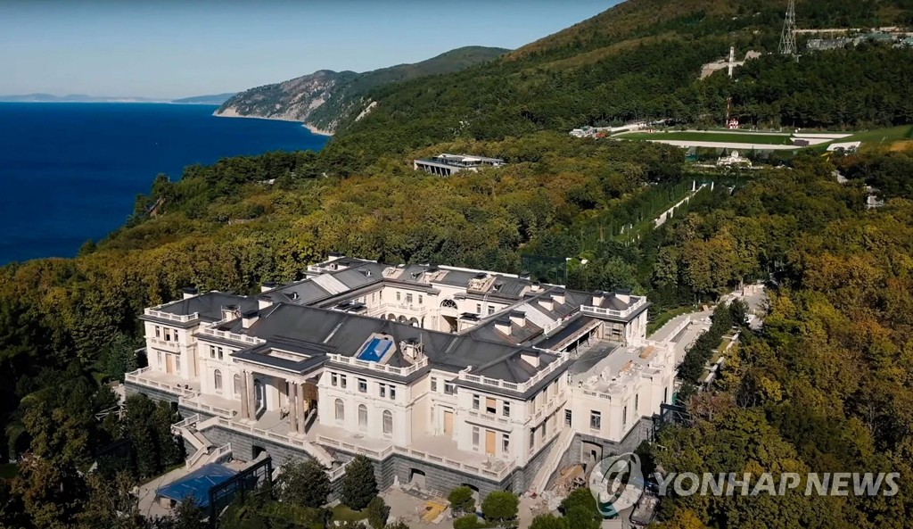 푸틴, 나발니가 '푸틴 궁전'으로 공개한 시설 "내 소유 아냐"