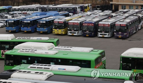 코로나19 여파로 서울 작년 버스 승객 24% 감소