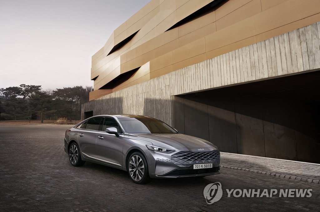 Kia Corp. reveals the exterior design of large sedan K8 in this photo provided by the company on Feb. 17, 2021. (PHOTO NOT FOR SALE) (Yonhap)