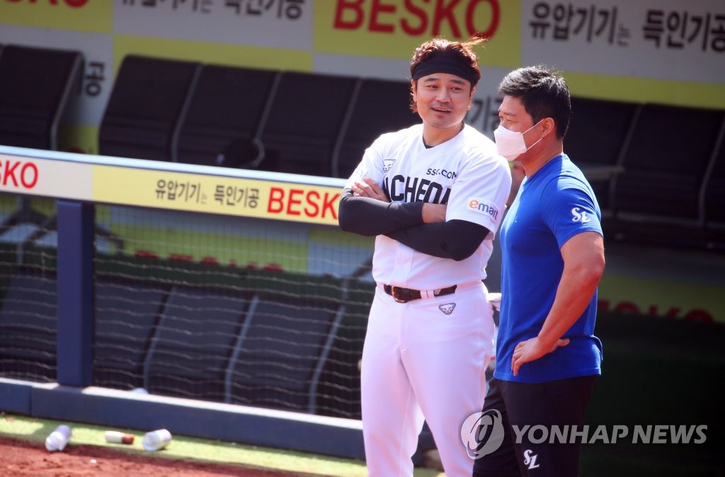 “Be gentle”…  Shin-soo Choo and Seung-Hwan Oh, who have lived together since the opening of the season