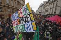 '포괄적 보안법' 반대 시위 벌이는 파리 시민들
