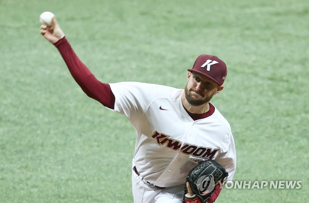 In this file photo from March 17, 2021, Josh A. Smith of the Kiwoom Heroes pitches against the KT Wiz in a Korea Baseball Organization spring training game at Gocheok Sky Dome in Seoul. (Yonhap)