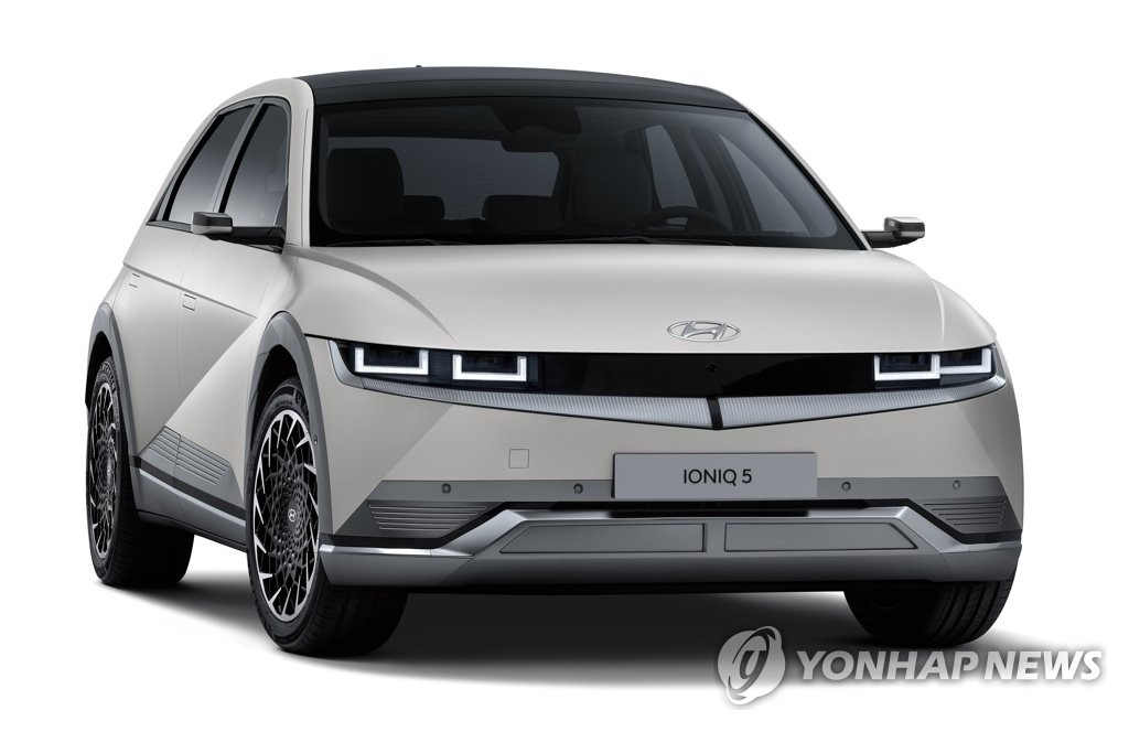 Hyundai Motor Co.'s all-electric IONIQ 5 is seen in this photo provided by the automaker on March 26, 2021. (PHOTO NOT FOR SALE) (Yonhap)