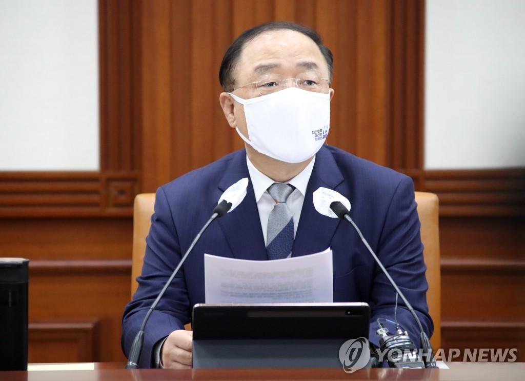 백신·치료제 상황점검회의 주재하는 홍남기 총리직무대행