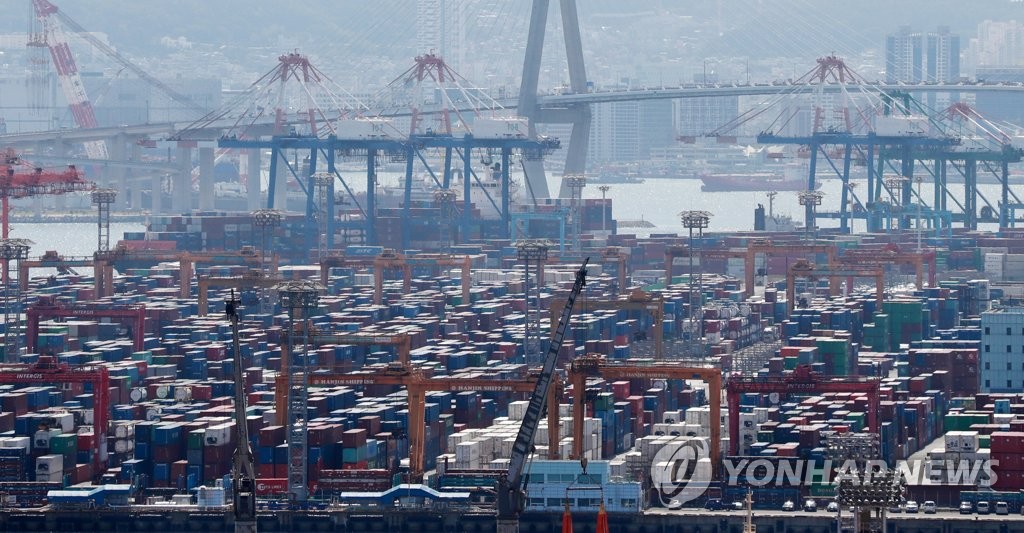 This file photo, taken June 1, 2021, shows ships carrying containers docking at a port in South Korea's southeastern city of Busan. (Yonhap)