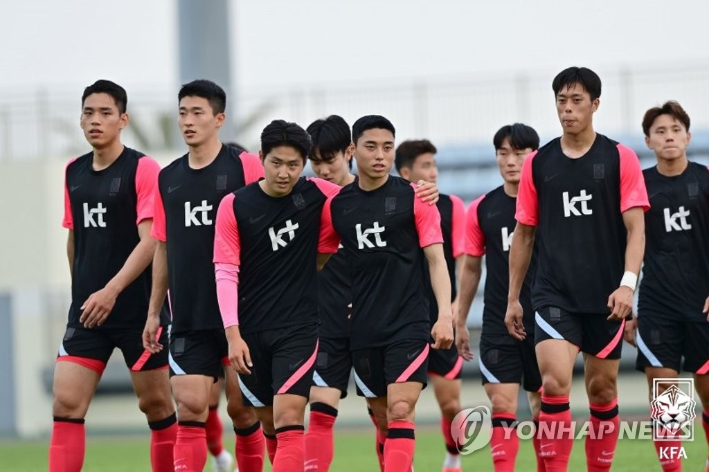 Members of the South Korean men's Olympic football walk on the field at Kang Chang-hak Stadium in Seogwipo, Jeju Island, on June 1, 2021, in this photo provided by the Korea Football Association. (PHOTO NOT FOR SALE) (Yonhap)