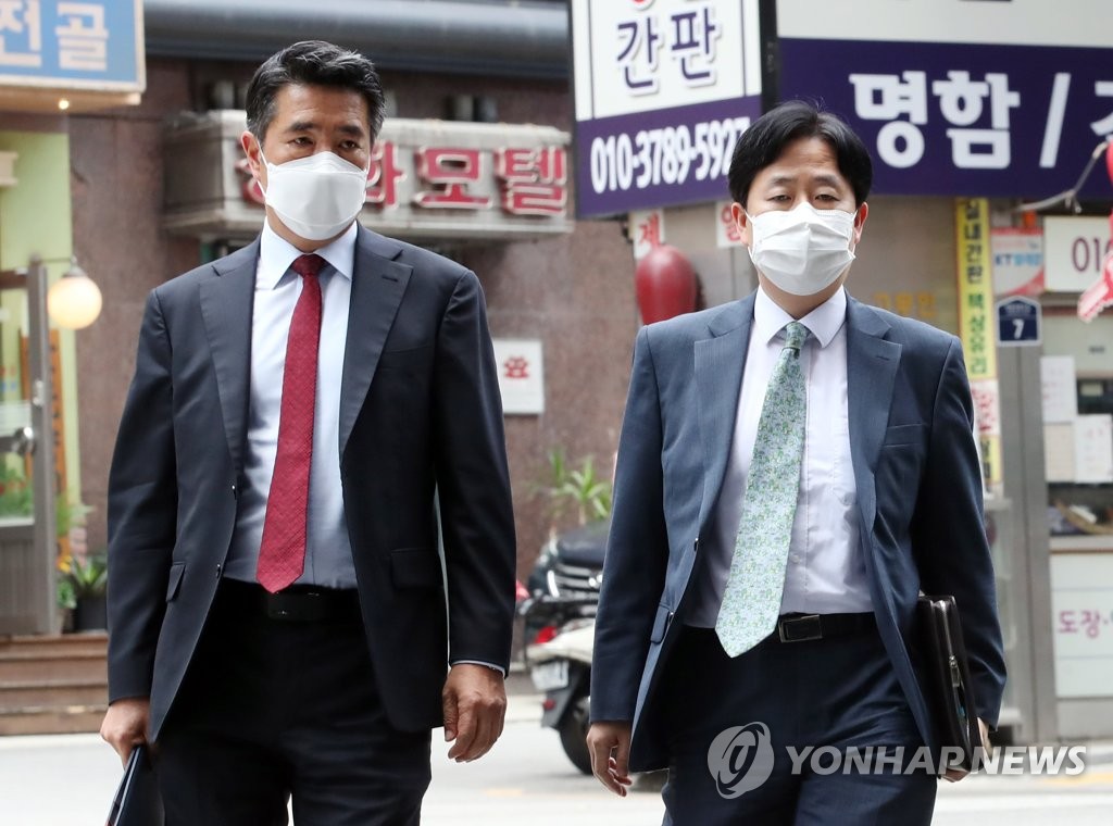 This file photo, taken June 22, 2021, shows Rim Kap-soo (L), director general at the South Korean foreign ministry's peninsula peace regime bureau in Seoul. (Yonhap) 