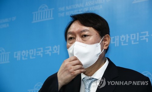 윤석열, 첫 SNS 정치 메시지 "유혹에 흔들리지 않겠다"