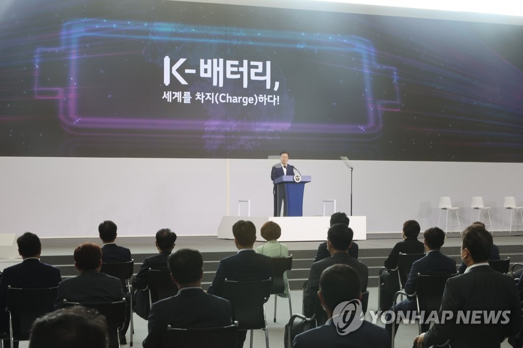 Moon says battery industry is key to S. Korea's pacesetting economy vision