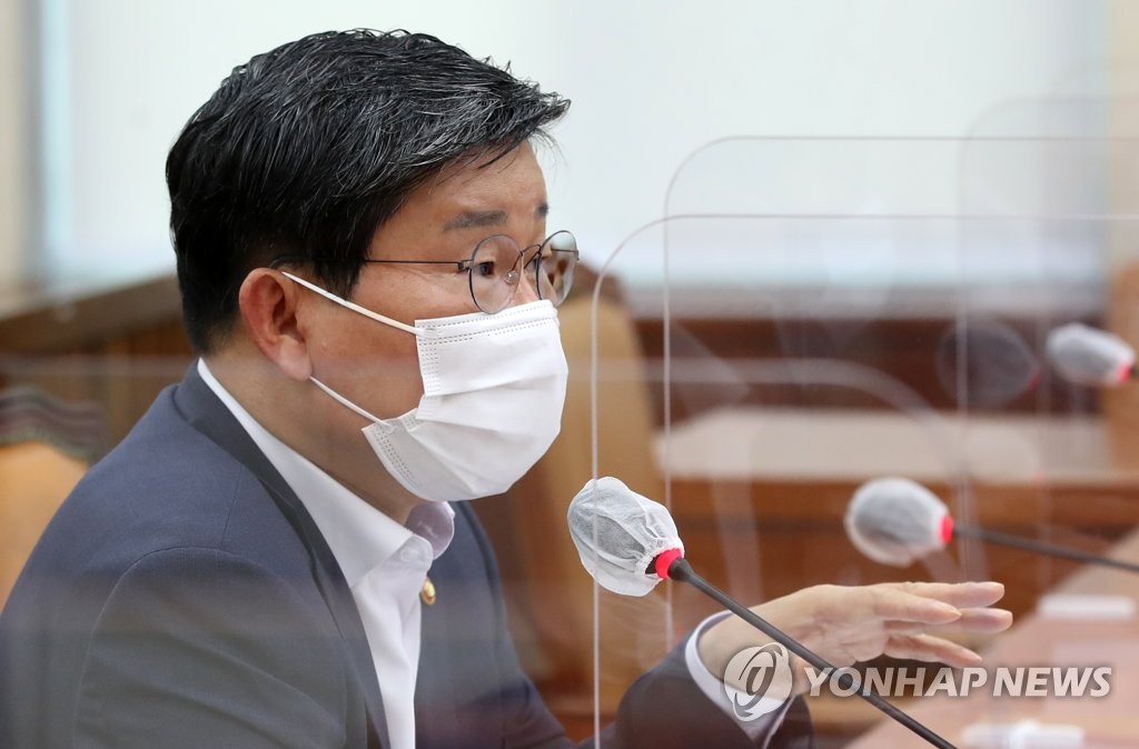 首都圏のコロナ規制強化　「行き過ぎた制限は是正する」＝韓国長官