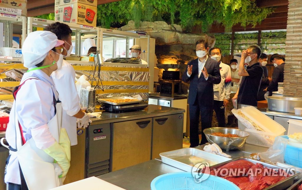 황희 문체부 장관, 도쿄올림픽 급식센터 방문