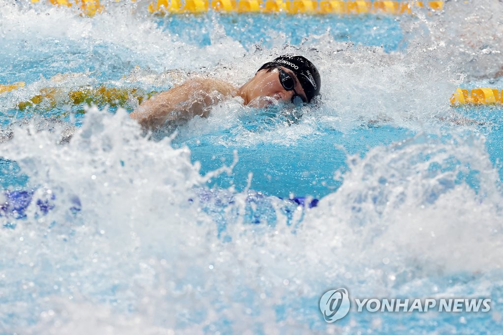 Hwang Sun-woo of South Korea races in the men's 100m freestyle swimming final at the Tokyo Olympics at Tokyo Aquatics Centre in Tokyo on July 29, 2021. (Yonhap)