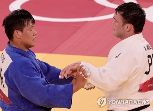 (LEAD) JO de Tokyo : Moon félicite les athlètes sud-coréens pour leurs médailles olympiques