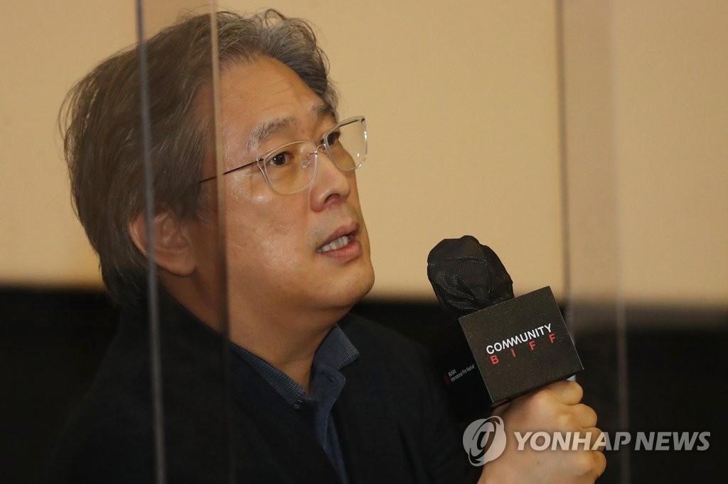 관객과 이야기 나누는 박찬욱 감독 | 연합뉴스