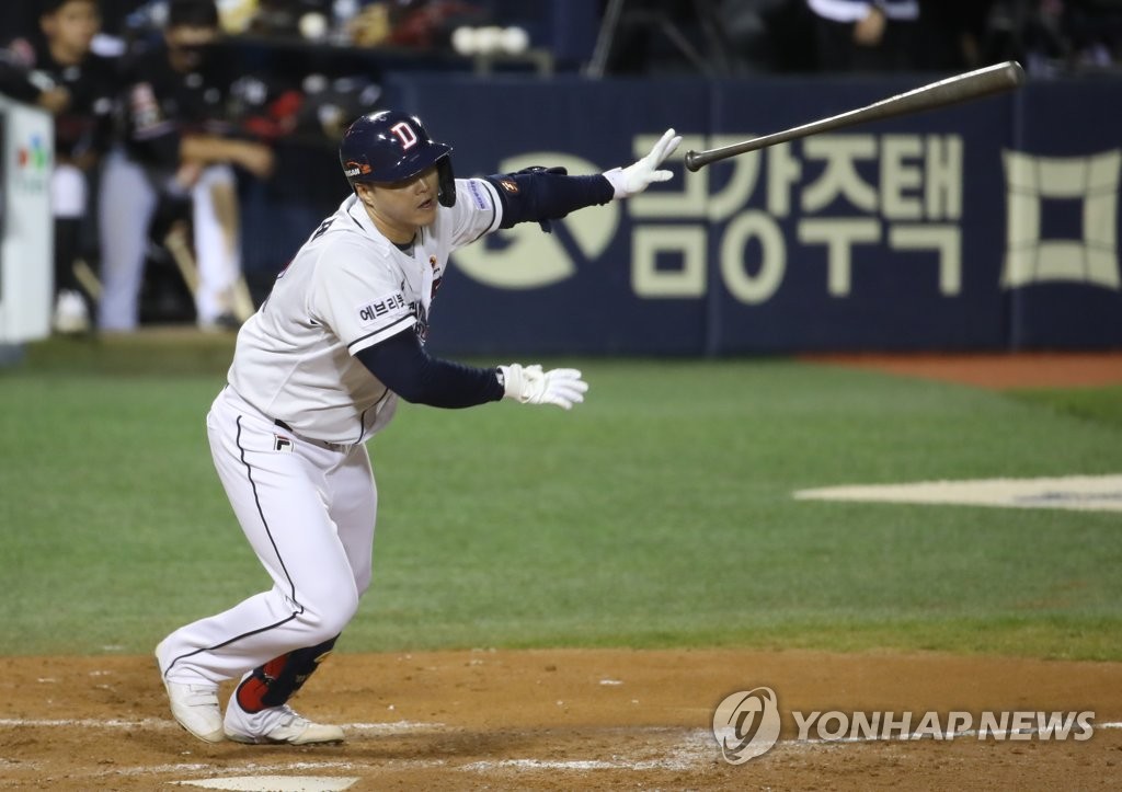 In this file photo from Oct. 12, 2021, Choi Yong-je of the Doosan Bears hits a single against the KT Wiz in the bottom of the seventh inning of a Korea Baseball Organization regular season game at Jamsil Baseball Stadium in Seoul. (Yonhap)
