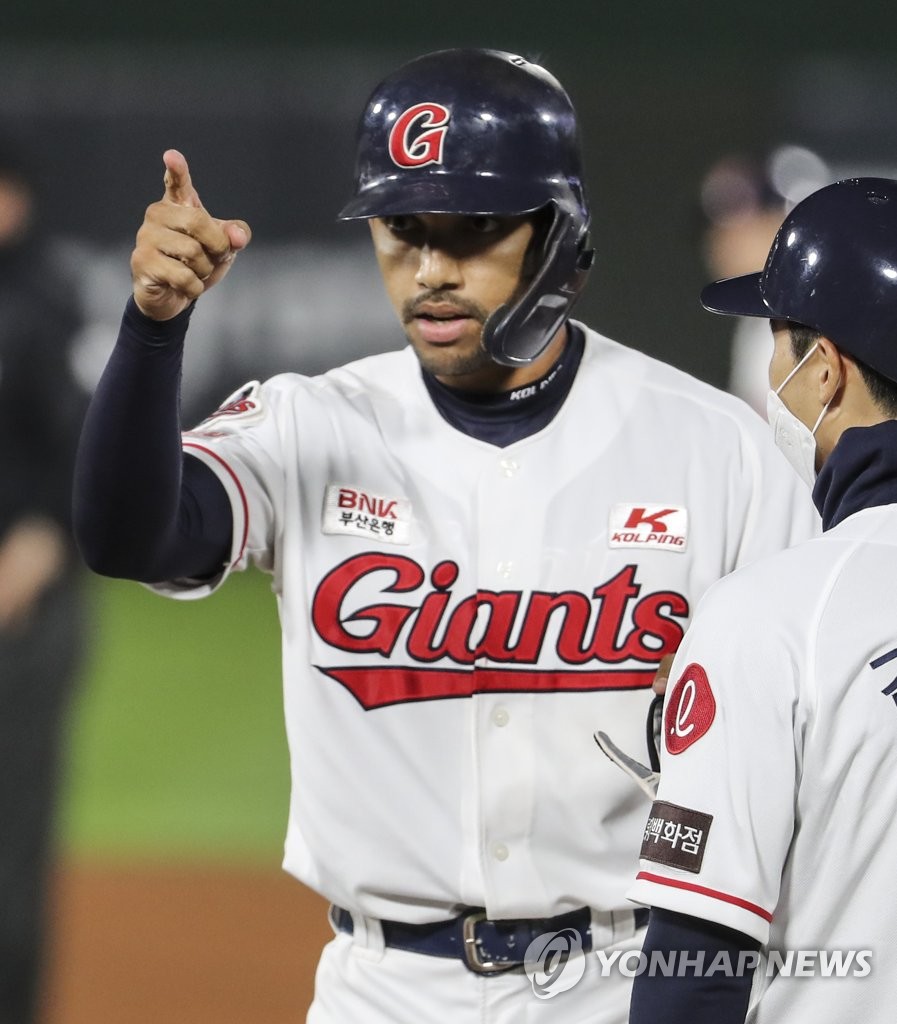 In this file photo from Oct. 13, 2021, Dixon Machado of the Lotte Giants celebrates his RBI single against the LG Twins in the bottom of the sixth inning of a Korea Baseball Organization regular season game at Sajik Stadium in Busan, some 450 kilometers southeast of Seoul. (Yonhap)