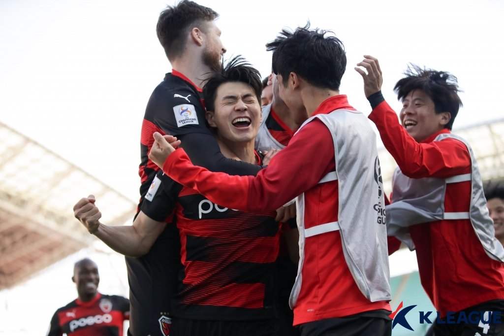 Lim Sang-hyup of Pohang Steelers (C) is mobbed by teammates after scoring a goal against Nagoya Grampus during the clubs' quarterfinal match of the Asian Football Confederation Champions League at Jeonju World Cup Stadium in Jeonju, 240 kilometers south of Seoul, on Oct. 17, 2021, in this photo provided by the Korea Professional Football League. (PHOTO NOT FOR SALE) (Yonhap)