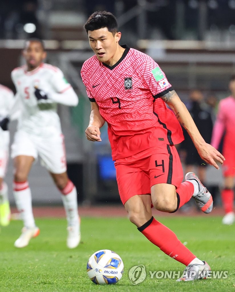 돌파하는 김민재