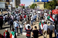군부 쿠데타 반대 외치는 수단 시위대