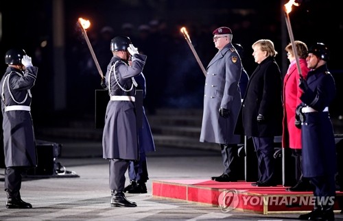 독일 연방군 고별 열병식 참석한 앙겔라 메르켈 전 독일 총리