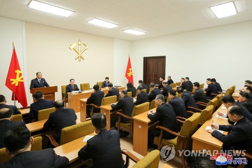 (LEAD) De hauts officiels nord-coréens discutent des politiques clés pour 2022 à la réunion plénière du Parti