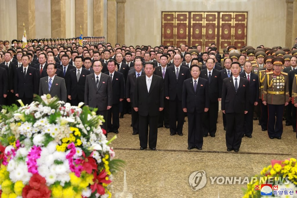 N.K. leader visits mausoleum of grandfather, father to mark new year