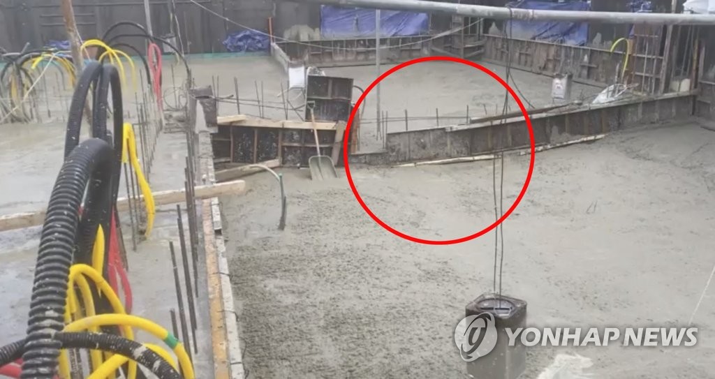 '거푸집이 두둑' 붕괴사고 직전 영상 공개