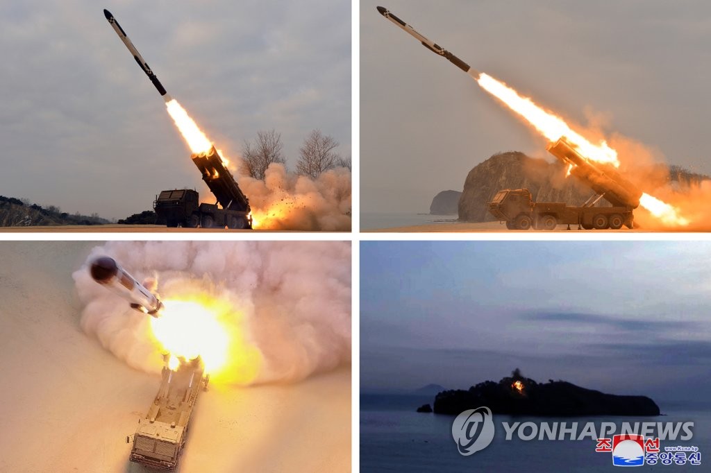 Ci-dessus, un tir de missile de croisière effectué le mardi 25 janvier 2022. La Corée du Nord a déclaré trois jours plus tard avoir réussi des tirs d'essai de deux missiles de croisière, selon l'Agence centrale de presse nord-coréenne (KCNA). (Utilisation en Corée du Sud uniquement et redistribution interdite)