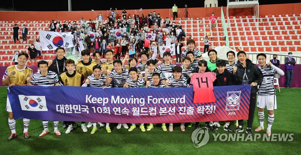 In this file photo from Feb. 1, 2022, South Korean players and coaches celebrate clinching a berth for the 2022 FIFA World Cup, following their 2-0 victory over Syria in a Group A match during the final Asian qualifying round at Rashid Stadium in Dubai. (Yonhap)