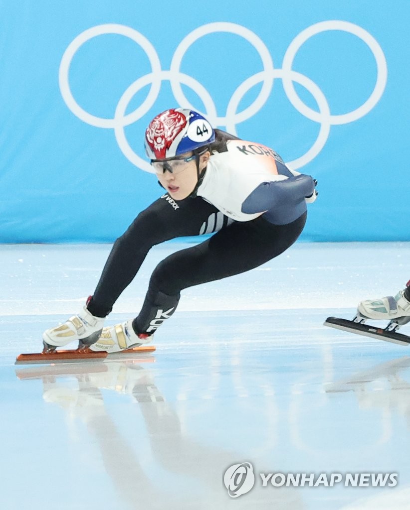 In this file photo from Feb. 17, 2022, South Korean short track speed skater Kim A-lang competes in the women's 1,500m Final B during the Beijing Winter Olympics at Capital Indoor Stadium in Beijing. (Yonhap)