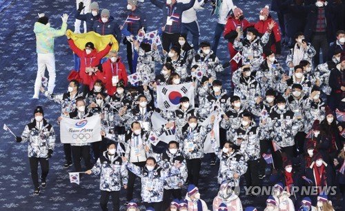 入場する韓国選手団