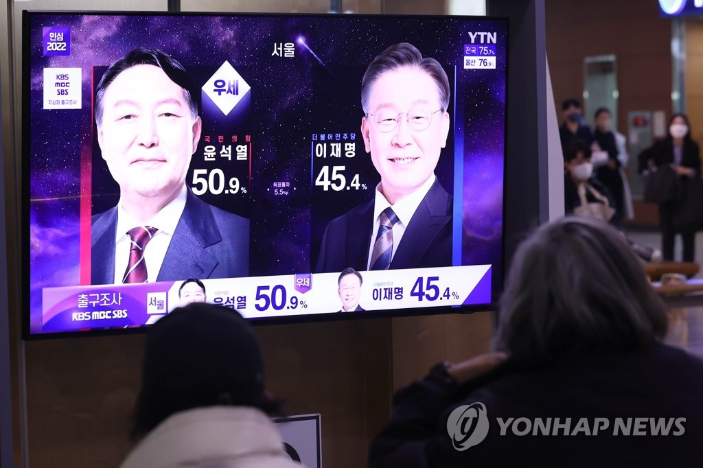 (2e LD) Présidentielle 2022 : les sondages à la sortie des urnes indiquent une issue serrée entre Lee et Yoon