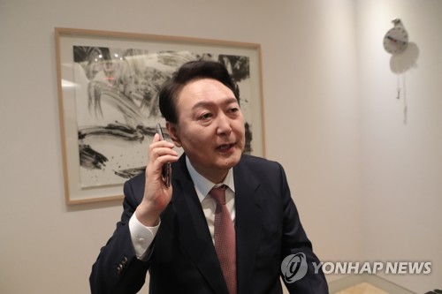 Conversation téléphonique Yoon-Biden