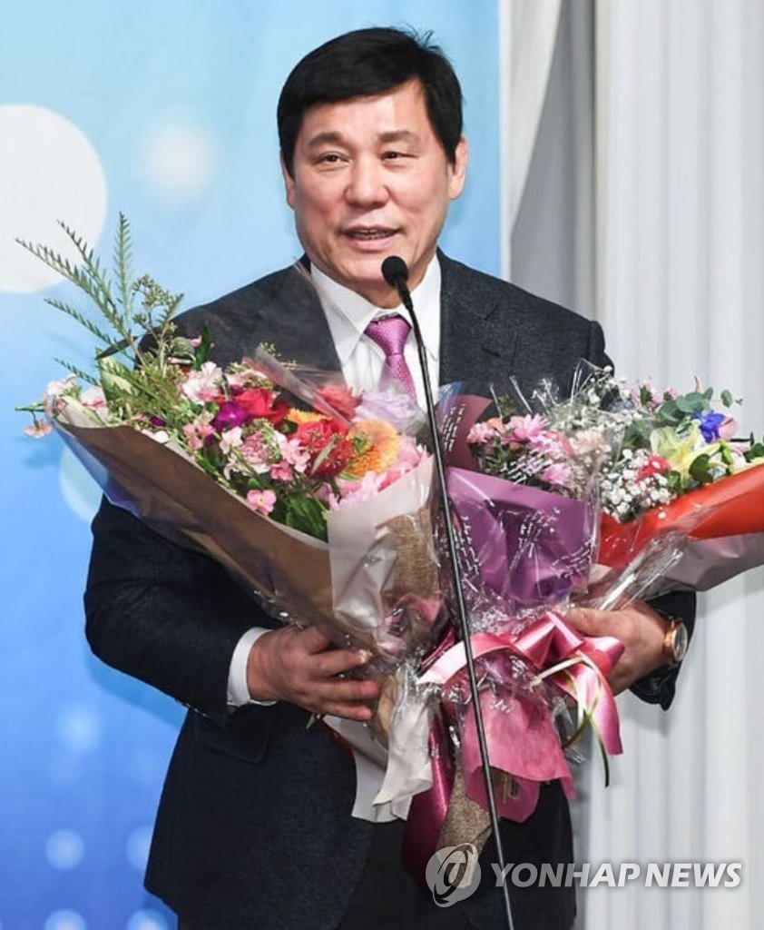 This undated file photo shows former baseball color commentator Heo Koo-youn, newly elected as commissioner of the Korea Baseball Organization on March 24, 2022, in this photo provided by Heo. (PHOTO NOT FOR SALE) (Yonhap)