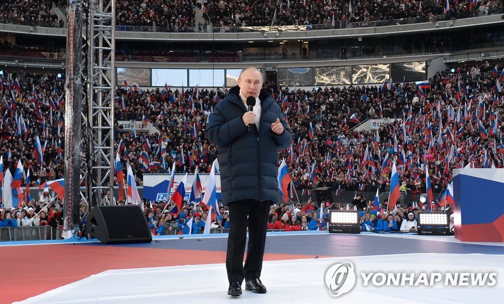 크림반도 병합 8주년 콘서트서 연설하는 푸틴