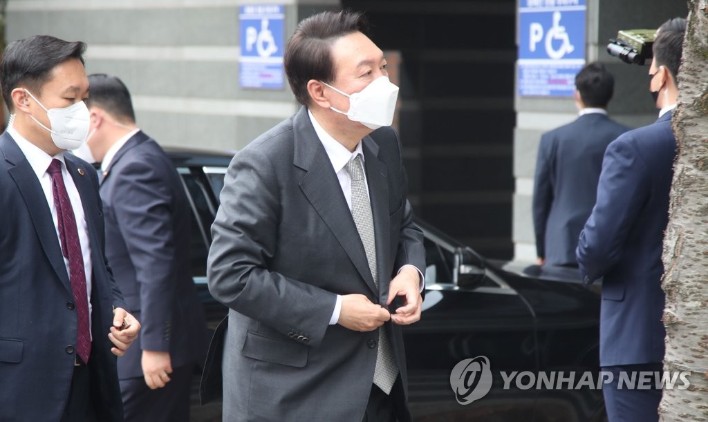 55 pct expect Yoon to do good job: poll