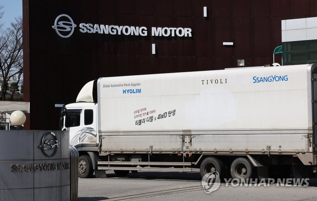 A truck enters SsangYong Motor Co.'s factory in Pyeongtaek, south of Seoul, on March 28, 2022. (Yonhap)