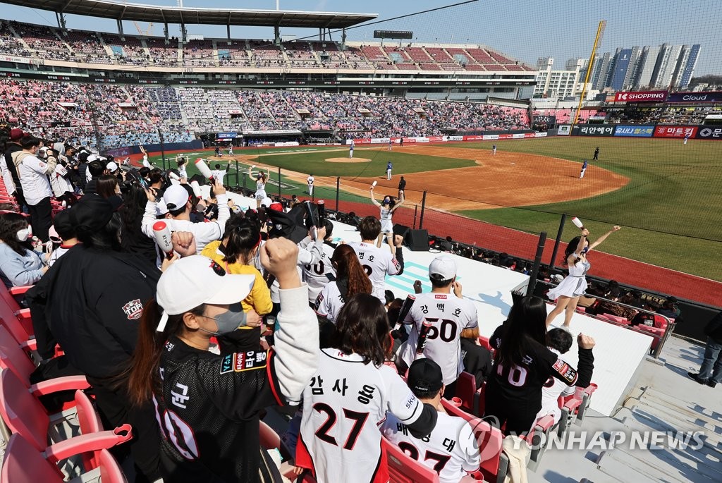 Fans take in a Korea Baseball Organization regular season game between the home team KT Wiz and the Samsung Lions at KT Wiz Park in Suwon, 45 kilometers south of Seoul, on April 2, 2022. (Yonhap)