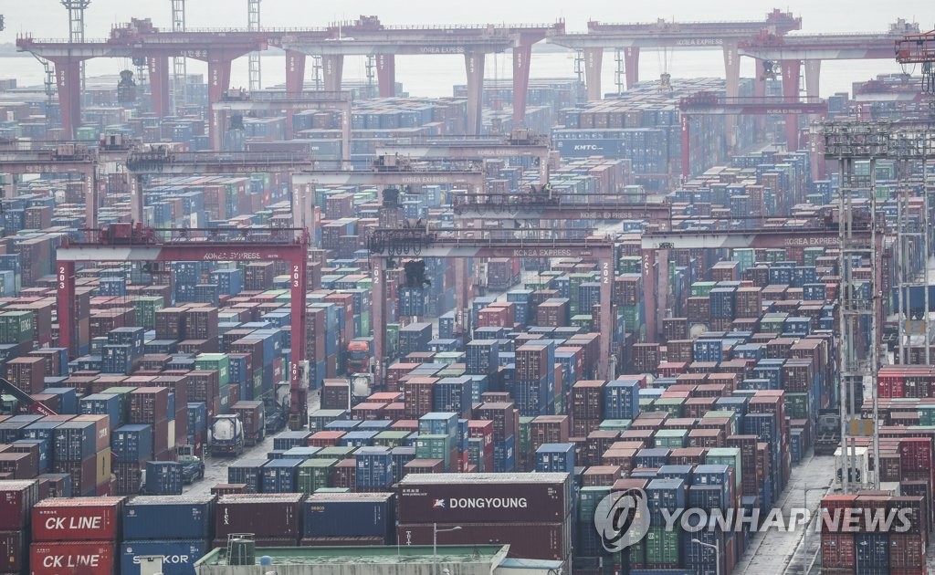 This photo, taken April 21, 2022, shows stacks of containers at a port in South Korea's southeastern city of Busan. (Yonhap)
