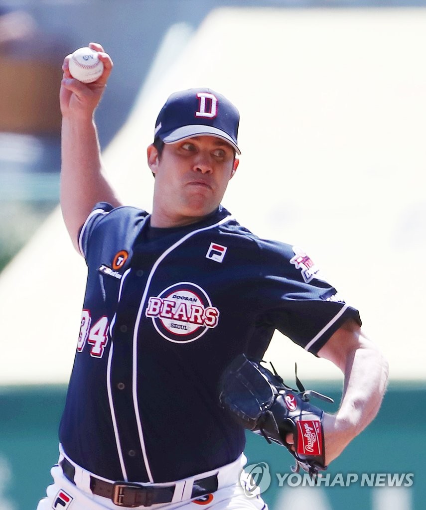 In this file photo from May 1, 2022, Doosan Bears starting pitcher Robert Stock pitches against the SSG Landers during the bottom of the first inning of a Korea Baseball Organization regular season game against at Incheon SSG Landers Field in Incheon, 40 kilometers west of Seoul. (Yonhap)